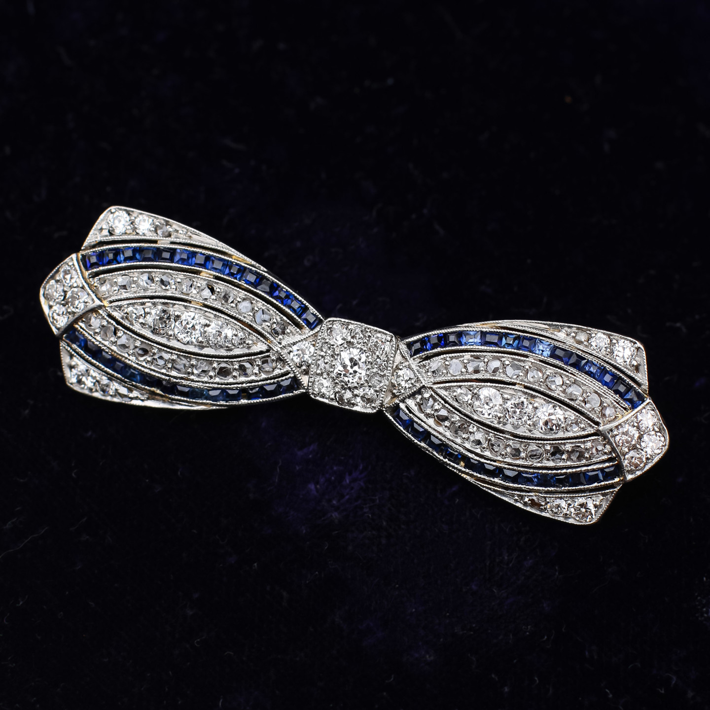 Bow Brooch Hero Image (1)